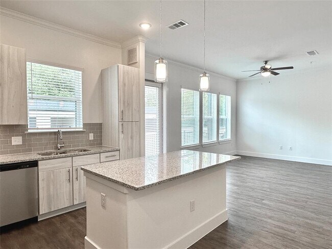 Primary Photo - 3030 Greenbusch Rd