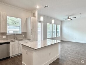 Building Photo - 3030 Greenbusch Rd