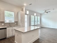 Building Photo - 3030 Greenbusch Rd