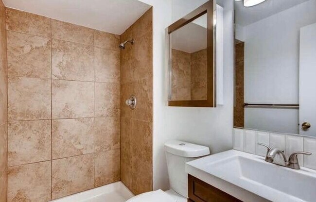 Building Photo - 10418 Jellison Way