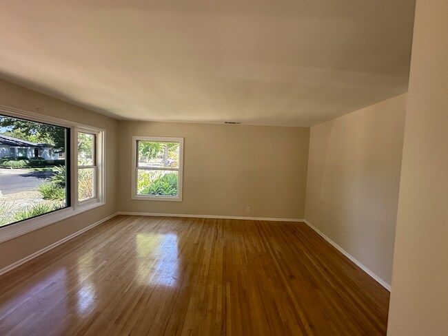 Building Photo - 3169 S Bentley Ave