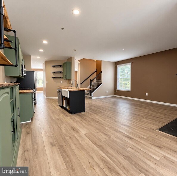 Building Photo - 2467 Cheyenne Dr
