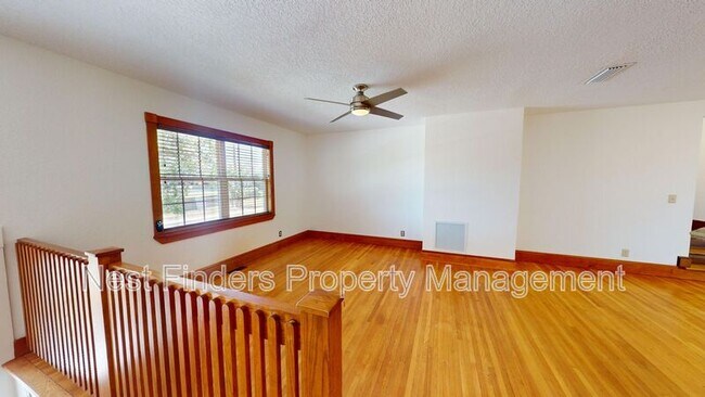 Building Photo - 552 Seagate Ave