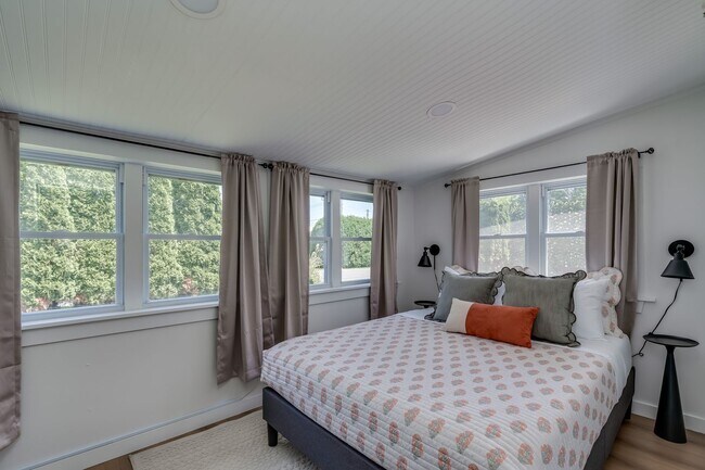 Building Photo - **Furnished Winter Rental** - Sackets Harbor