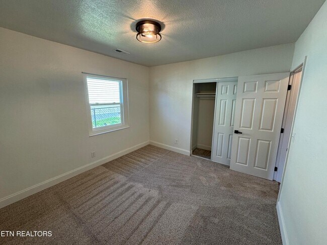 Building Photo - 1712 Vada Cir