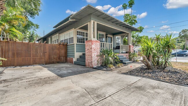 Building Photo - Charming 2BR/2BA with Bonus Room South Tam...