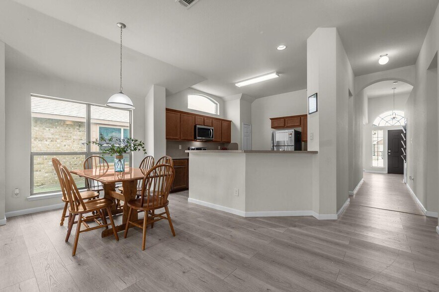 Building Photo - 3330 Shining Light Dr
