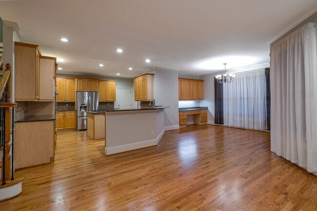 Building Photo - 9445 Stoney Ridge Ln