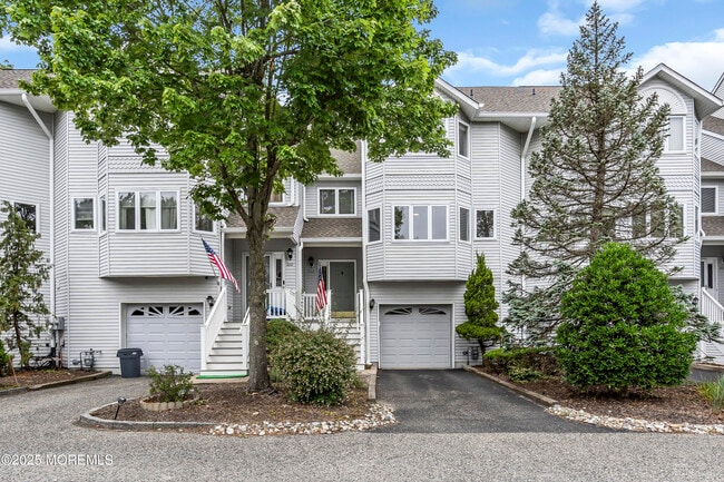 Primary Photo - 203 Muskflower Ct
