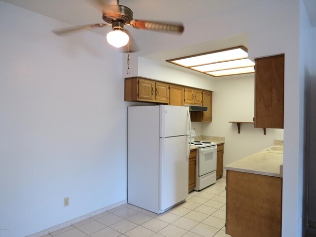 Building Photo - 5750 N Camino Esplendora