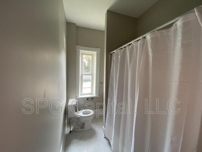 Building Photo - 16 East Ave