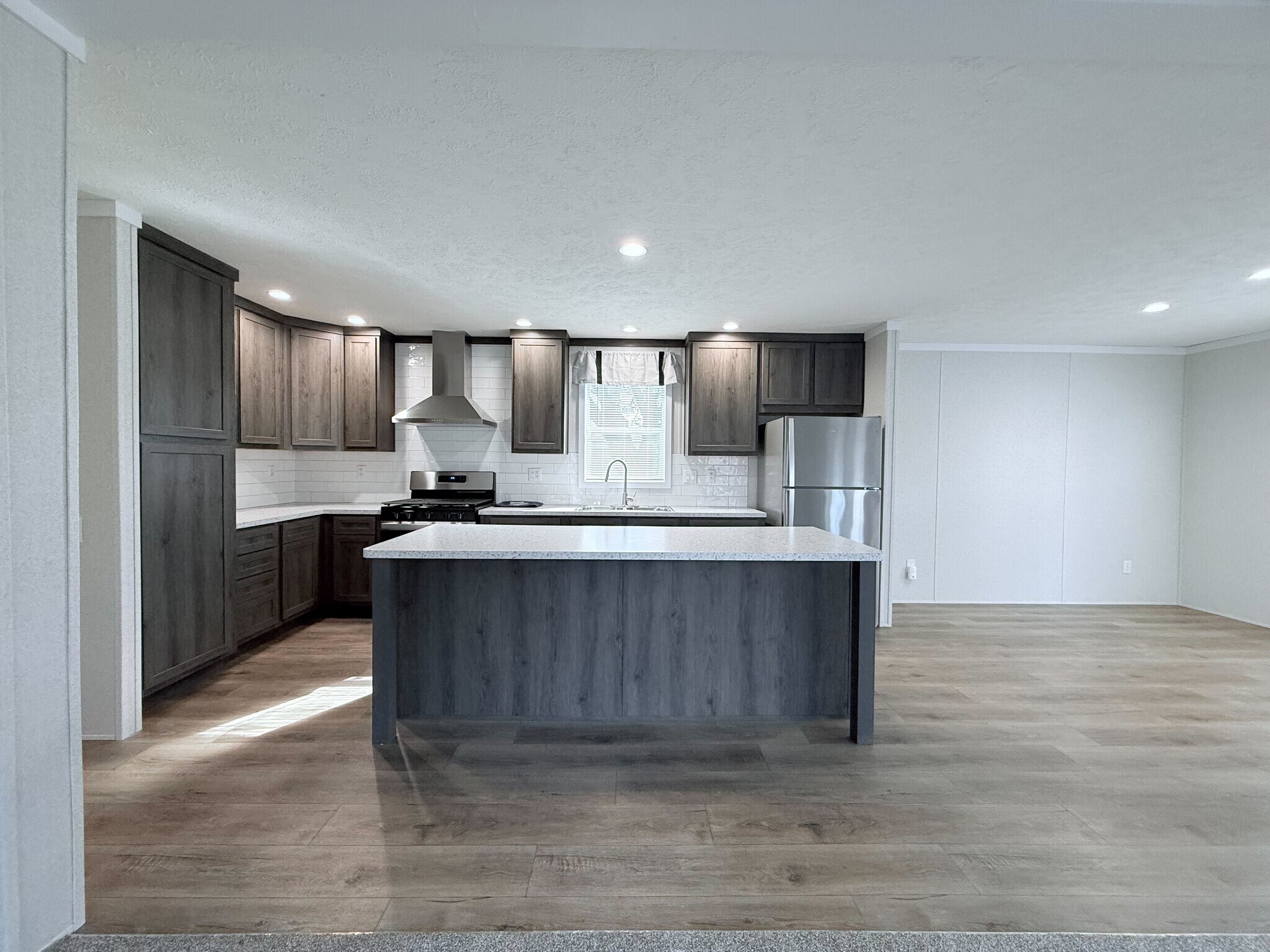 Building Photo - 29909 Flushing Dr