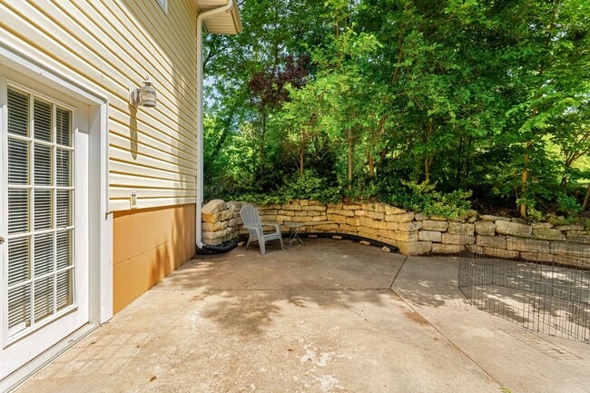 Building Photo - Large Home on Almost 2 Acres!