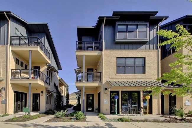 Building Photo - 2104 Robert Browning St