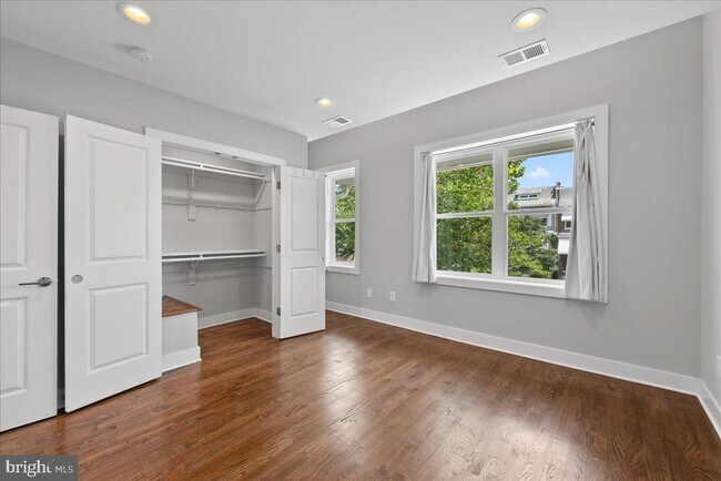 Building Photo - 1273 Oates St NE
