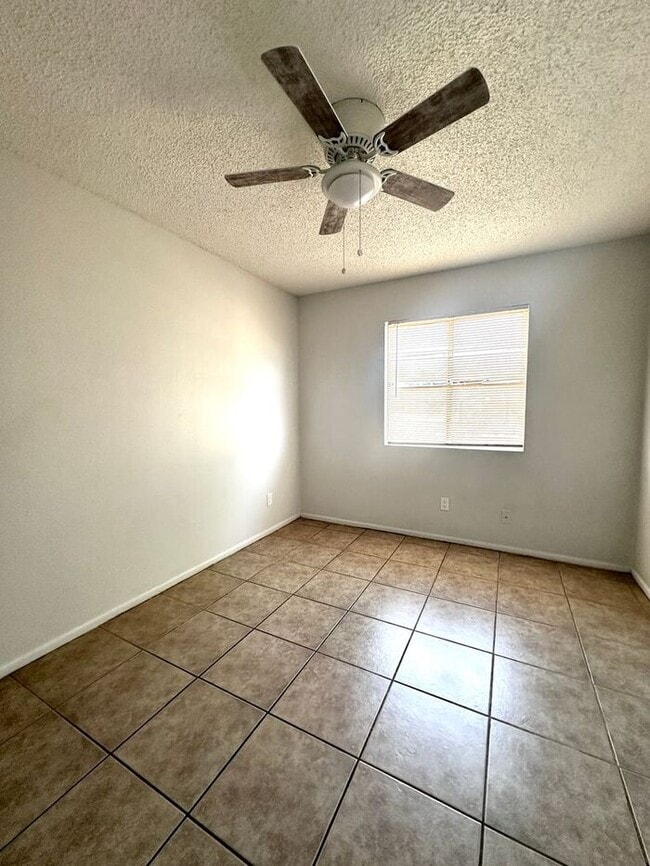 Building Photo - $500 Move In Special!2-bedroom, 1-bath apartment in Mesa, AZ