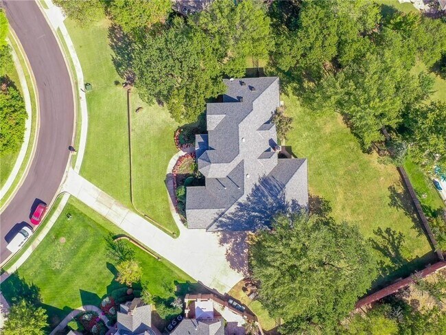 Building Photo - 2600 Sweetbriar Ct