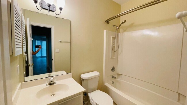 Building Photo - Lovely 3 bedroom, 2 bathroom ranch home in heart of Ballantyne