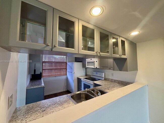 Building Photo - 1703 Whitehall Dr