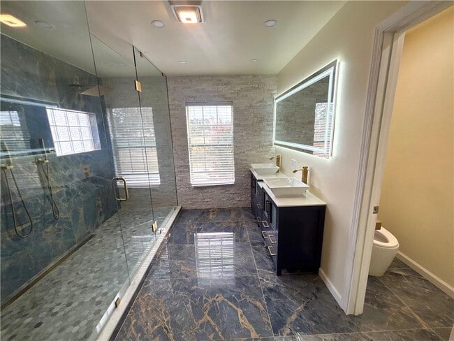 Building Photo - 8389 Regent St