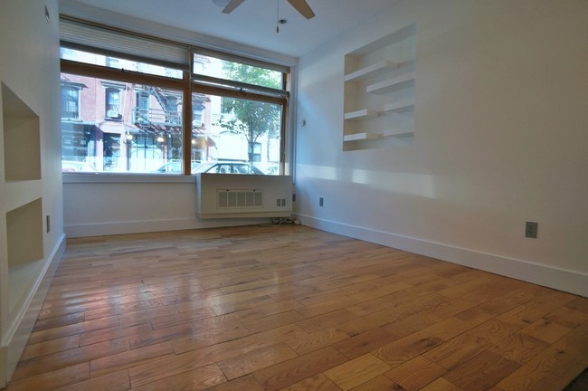 Building Photo - 532 E 5th St