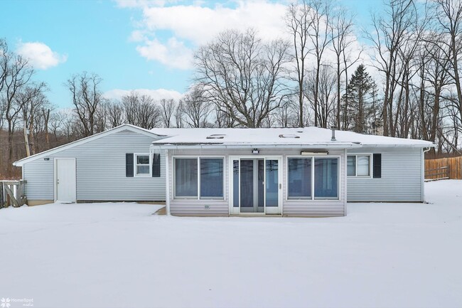 Building Photo - Charming Newly Renovated Ranch-Style Home ...