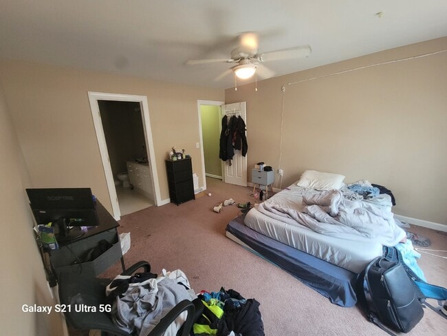 Building Photo - Only 1/4 mile to Duke University. 1/2 off the 1st month's rent.