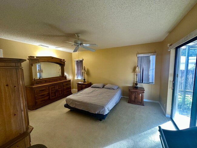 Building Photo - 4914 Acorn Dr