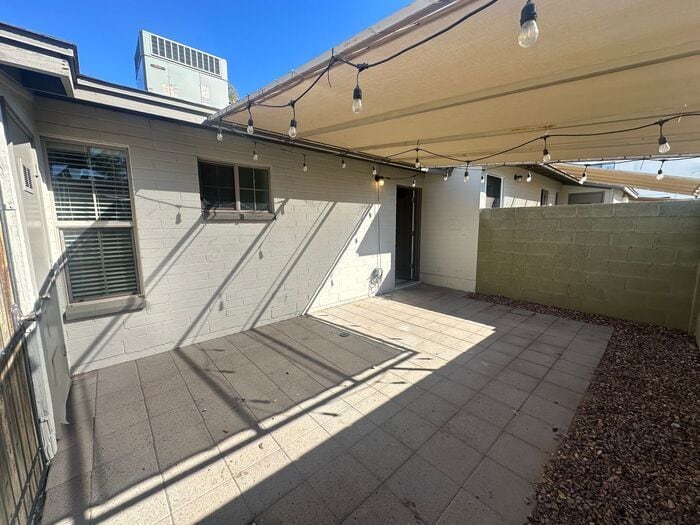 Building Photo - 1850 E Maryland Ave