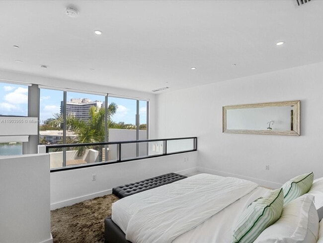 Building Photo - 155 N Shore Dr