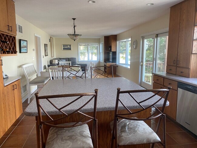 Building Photo - 22 Cove St