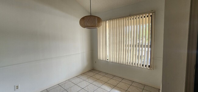 Building Photo - 1801 1801 E Lake Rd