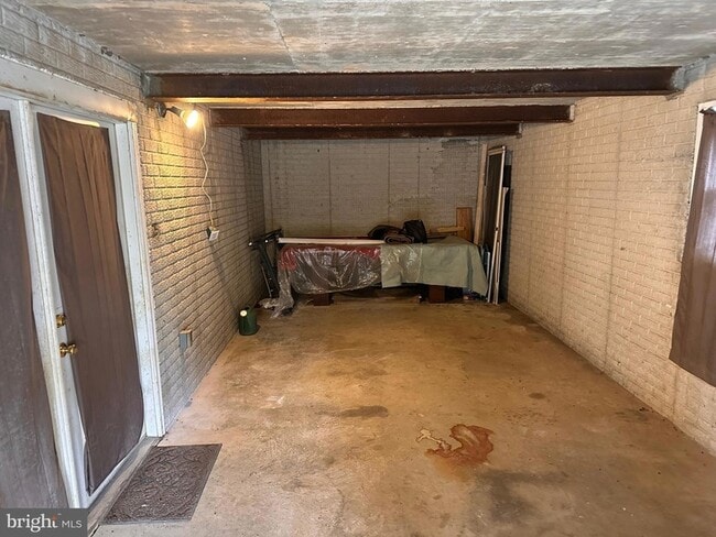 Building Photo - 2289 Potomac Rd