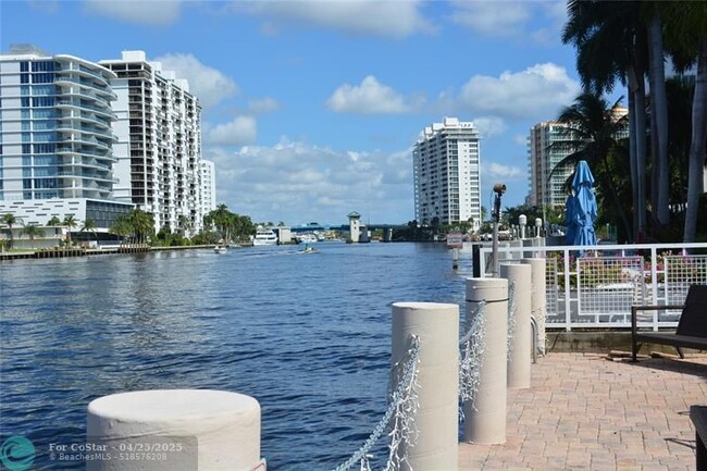 Building Photo - 711 Bayshore Dr