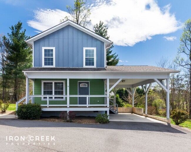 Building Photo - Charming Two-Bedroom Home in Woodfin with ...