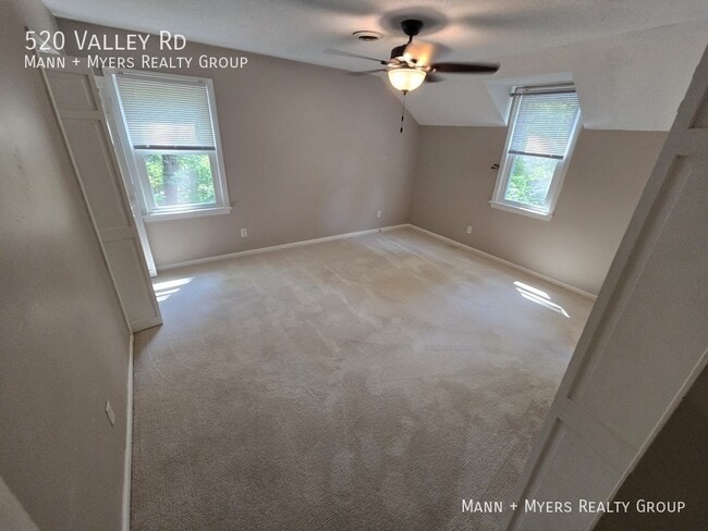 Building Photo - 520 Valley Rd