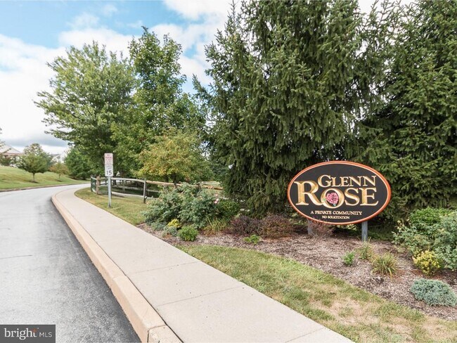 Building Photo - 805 Rosehill Dr