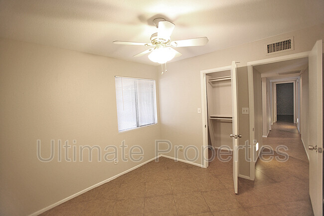 Building Photo - 1512 W Jacinto Ave
