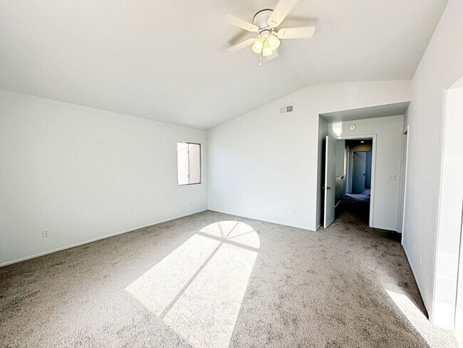 Building Photo - 1645 Autumn Rust Dr