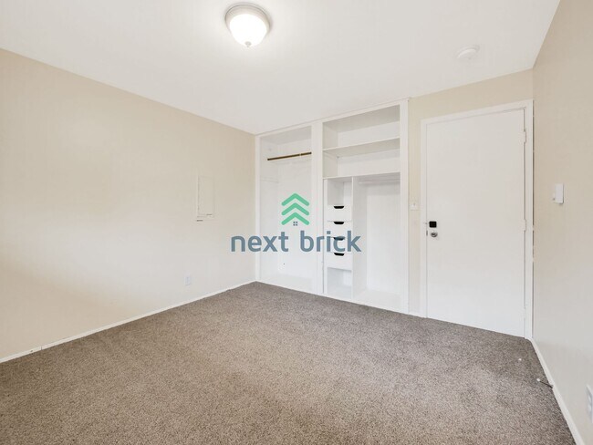 Building Photo - 3 Bed and 1 Bath Single-family Home is Ava...