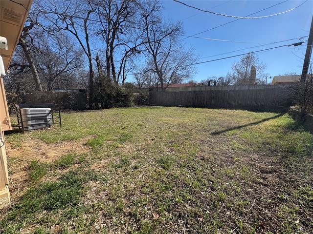 Building Photo - 932 Davis Ave