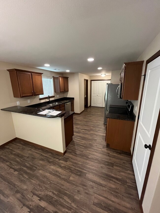 Building Photo - 55 Jaro Wy