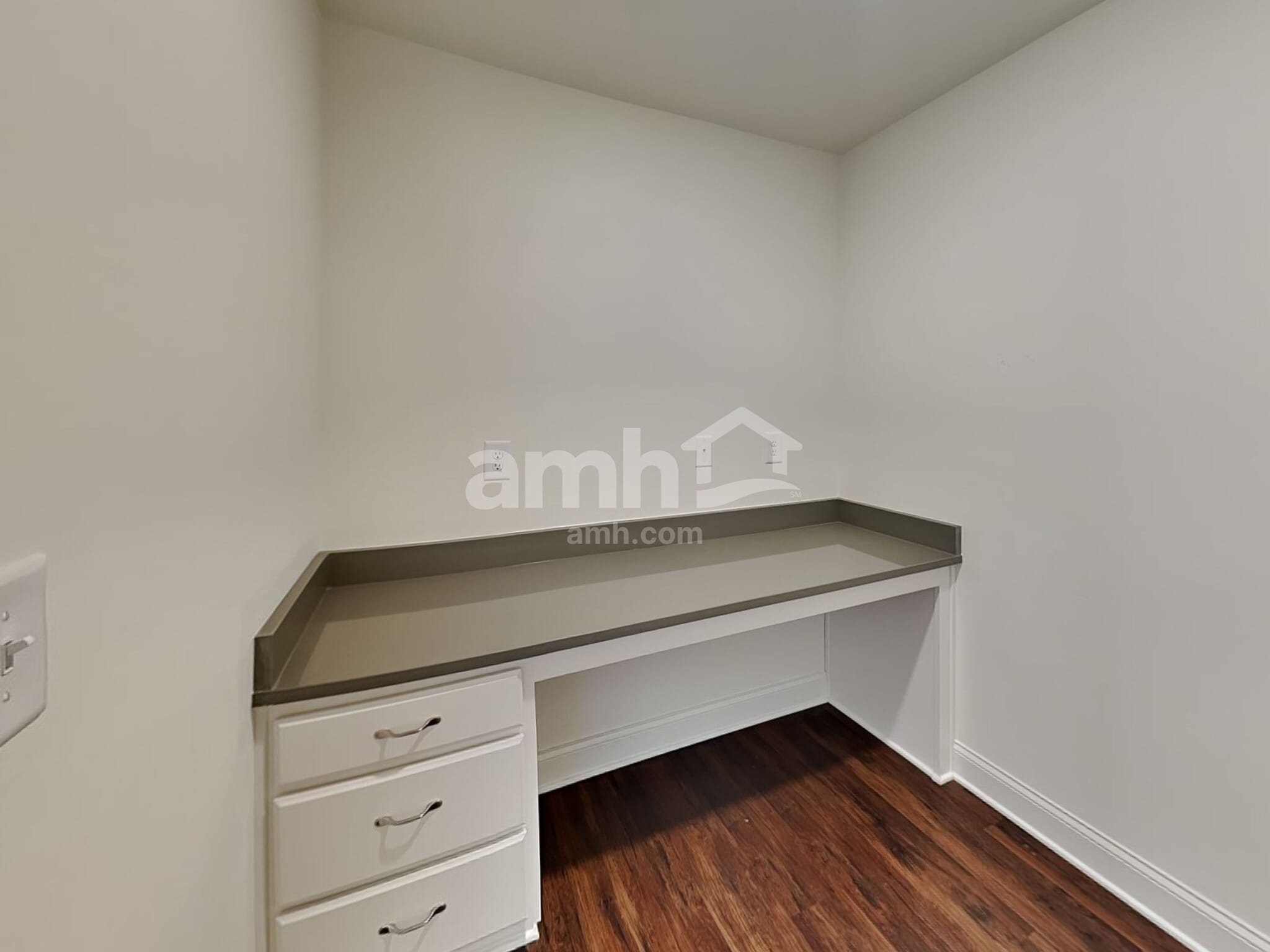 Building Photo - 768 Carnaby Ln