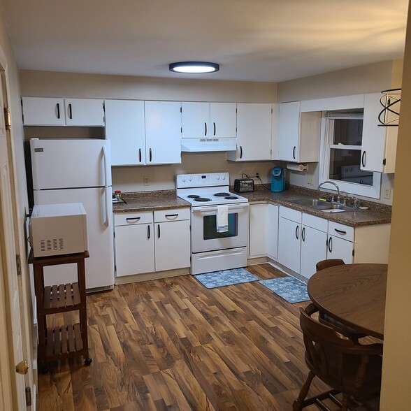 Building Photo - 1331 Primrose Ln