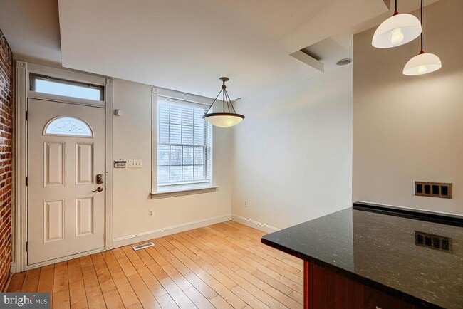 Building Photo - 1413 Anchor St