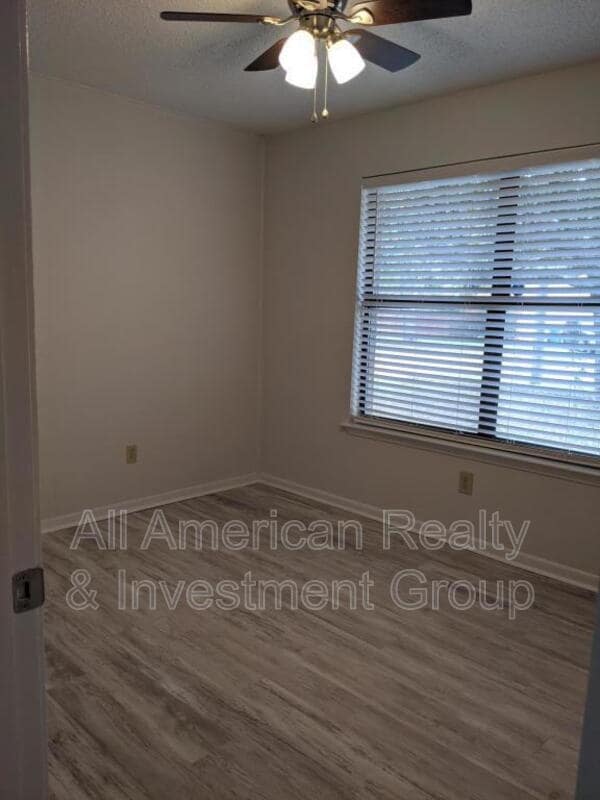 Building Photo - 825 Boulevard De L'Orleans