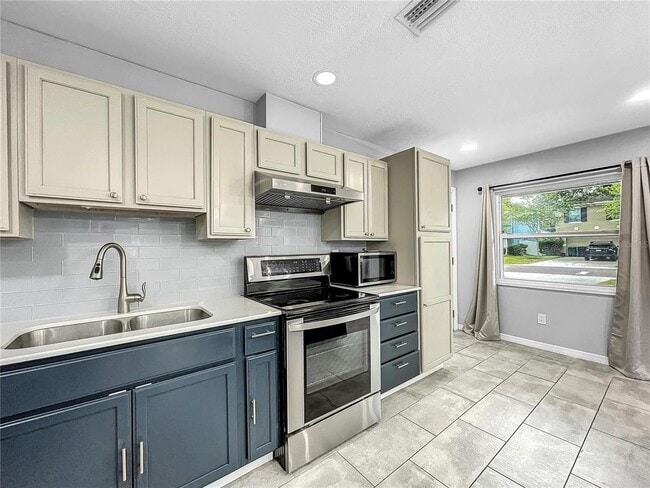 Building Photo - 6809 S Himes Ave