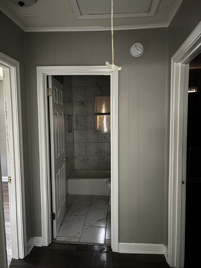 Building Photo - "3-Bedroom Gem on East Frank Avenue"