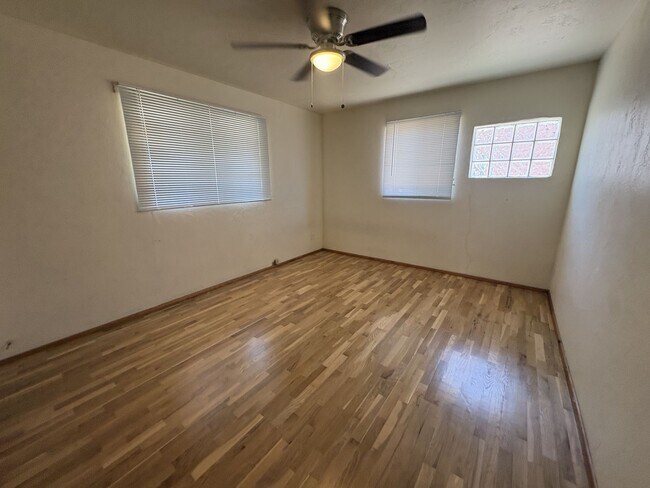 Building Photo - Centrally located Gem for rent