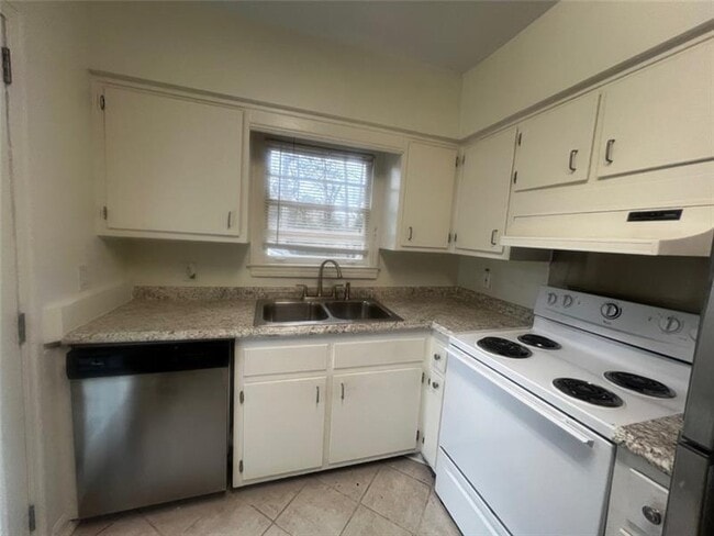 Building Photo - 977 Lindridge Way NE